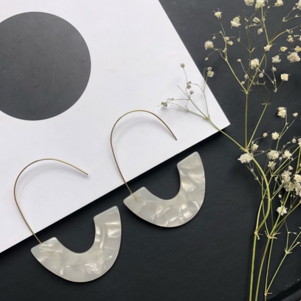 ✨ White marble Acrylic Wire Earrings